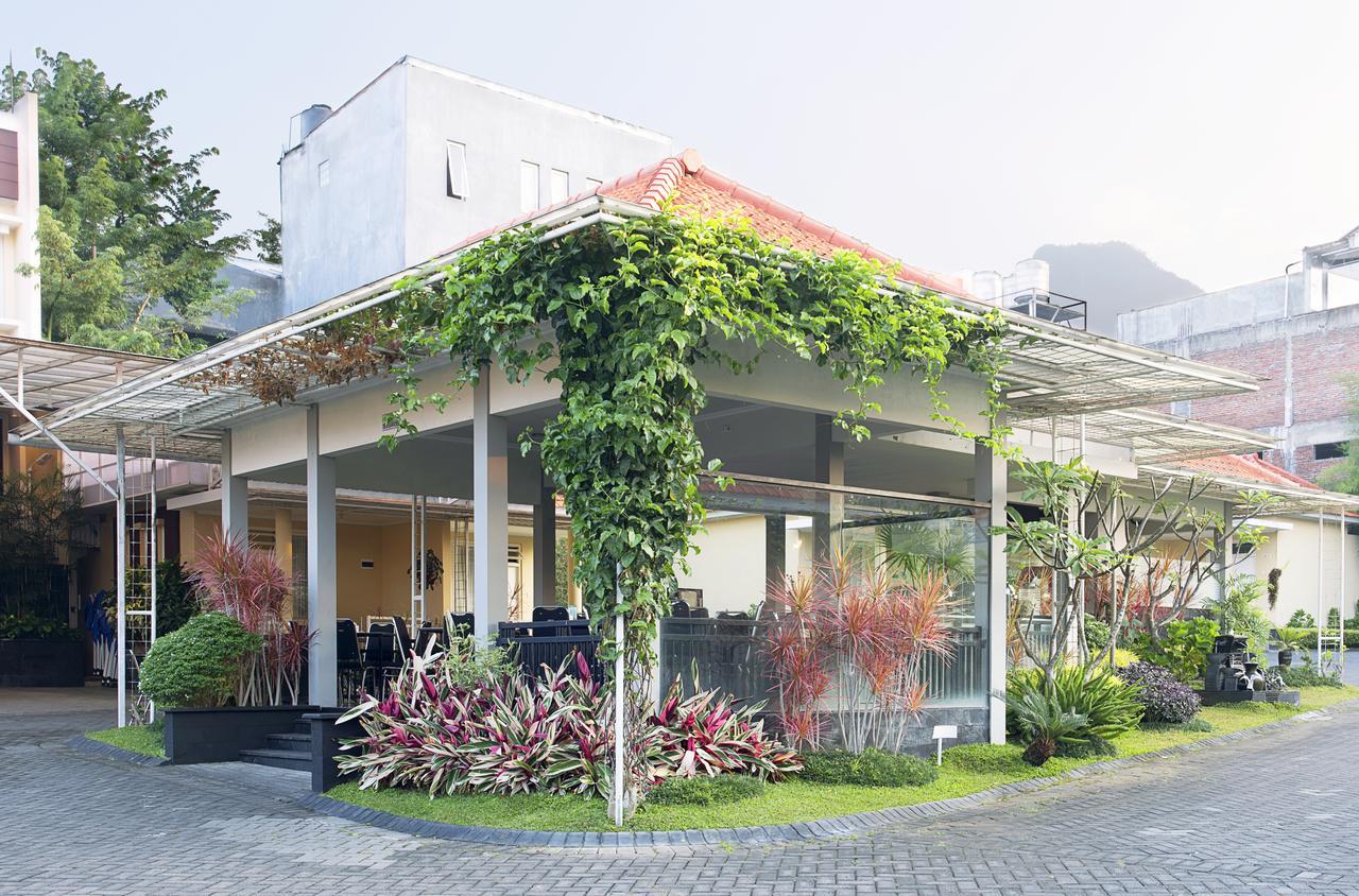 Riverstone Hotel & Cottage Batu  Luaran gambar