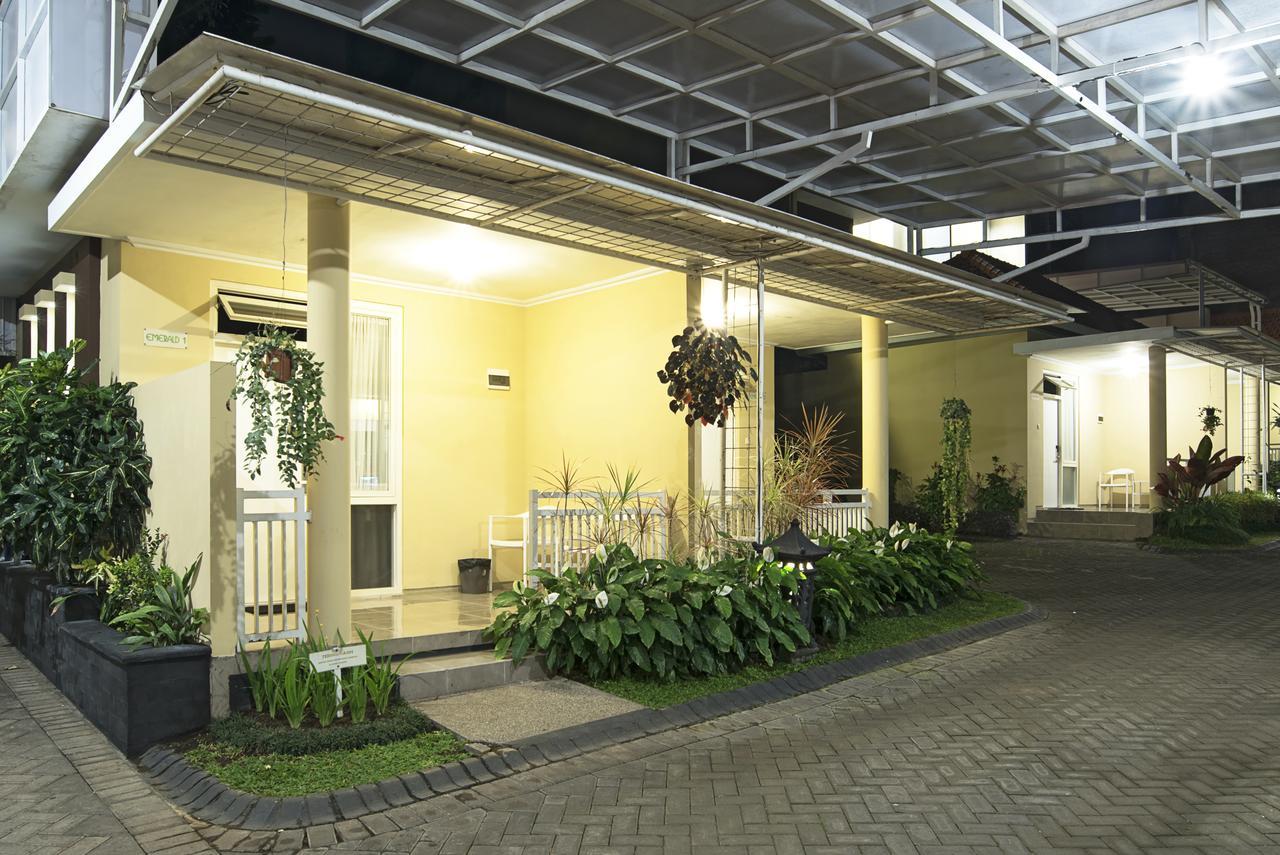 Riverstone Hotel & Cottage Batu  Luaran gambar